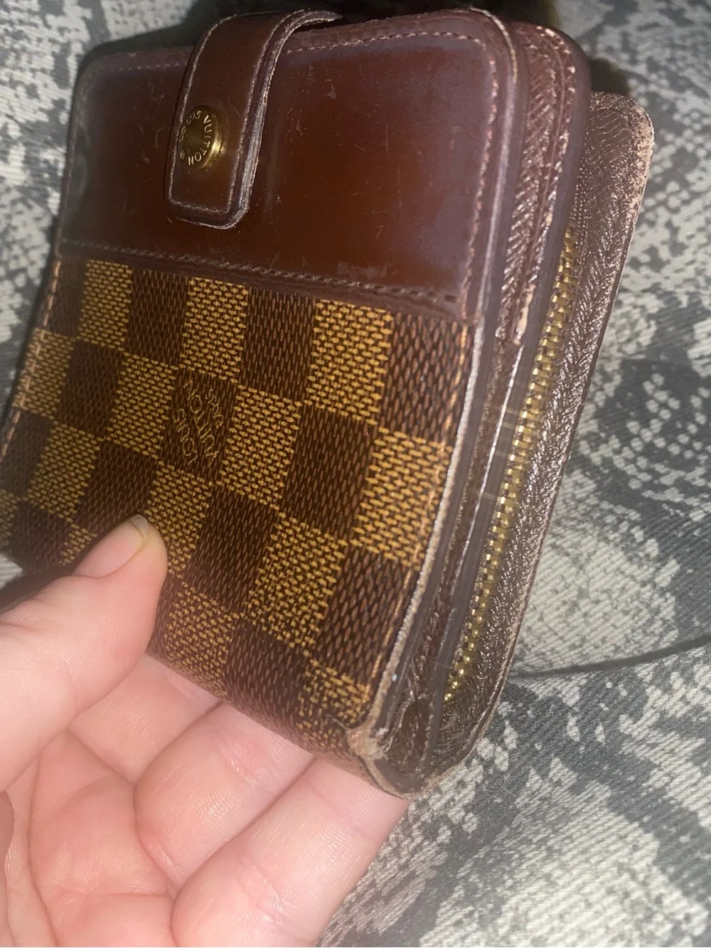 Louis Vuttion wallet